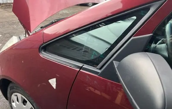 Mitsubishi Colt Rear side window 