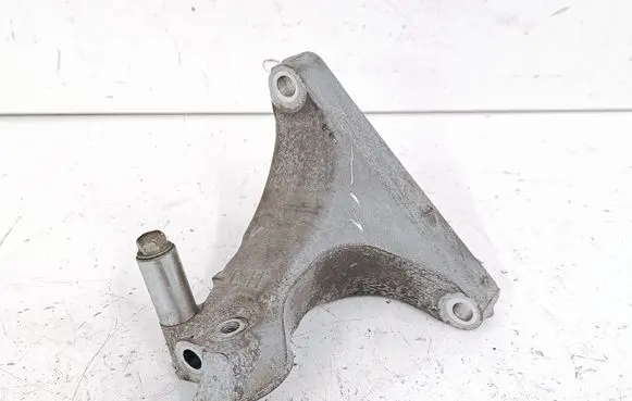 Subaru Outback (BS) Engine mounting bracket