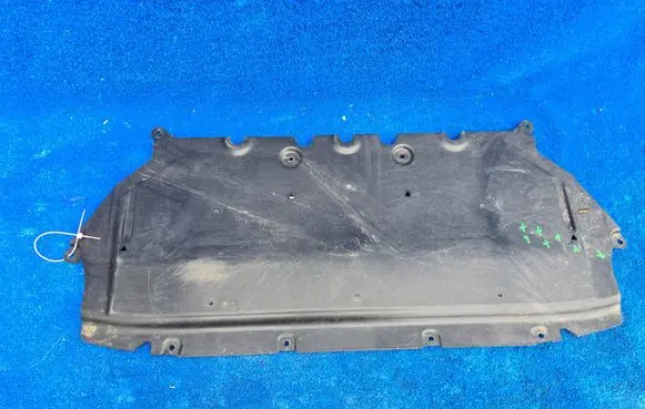 BMW 5 G30 G31 G38 Engine splash shield/under tray 7340168