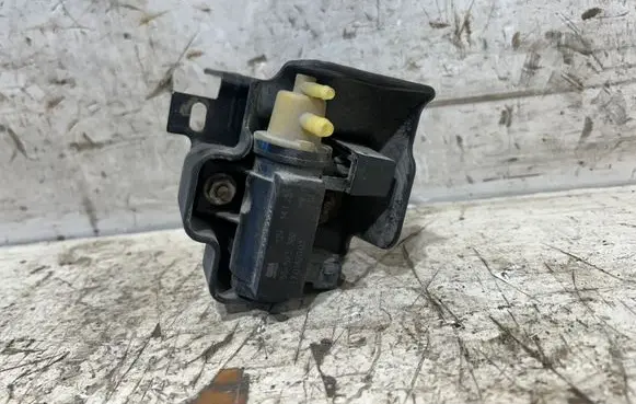 Opel Insignia A Turbo solenoid valve 55573362