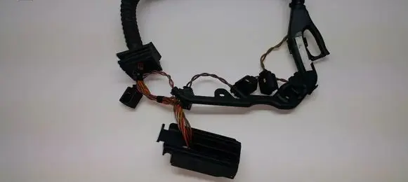 BMW 1 E82 E88 Fuel injector wires 7795900 7790593 7793891
