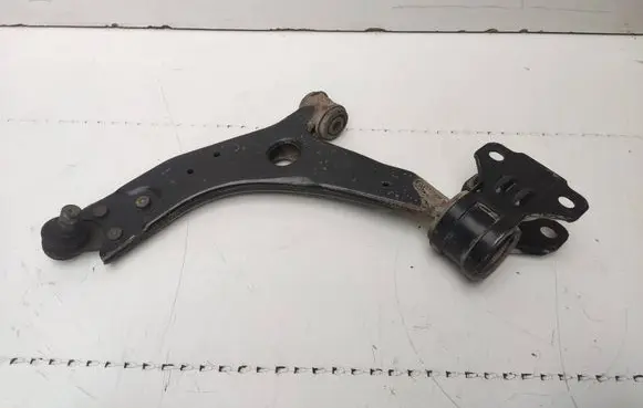 Ford Focus Front lower control arm/wishbone BV613A262AAA 1345573