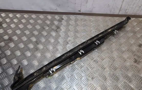 Mercedes-Benz E A207 Front door rubber seal A2076301428