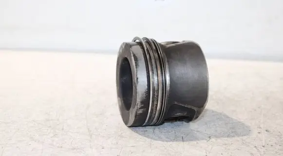 Volkswagen Caddy Piston 7901G