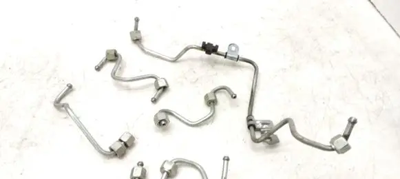 Fuel injector supply line/pipe