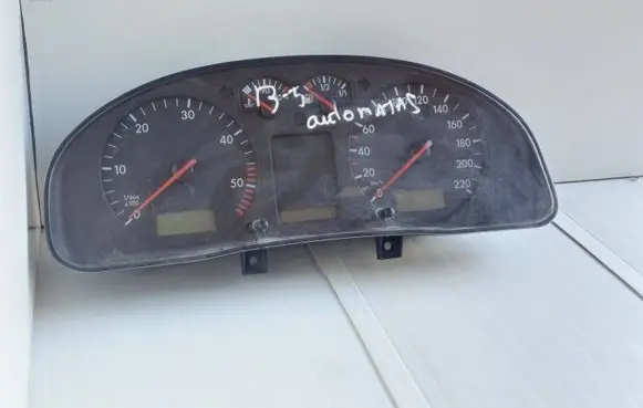 Volkswagen PASSAT B5 Speedometer (instrument cluster) 3B1919880D 110008920023