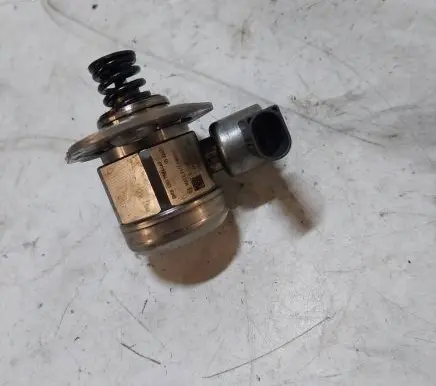 BMW 3 F30 F35 F31 Fuel injection high pressure pump 13517584461