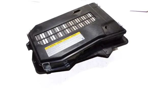 Volkswagen Touareg II Battery box tray 7P0801283