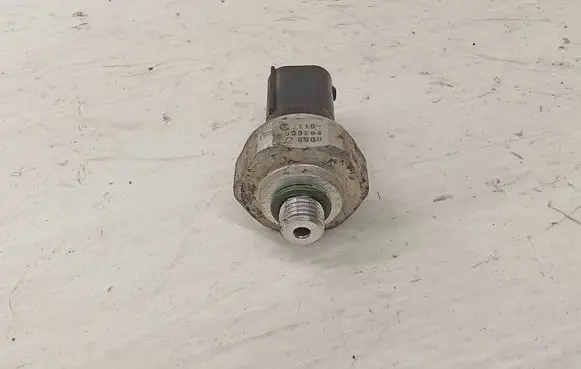 Mercedes-Benz E W212 Air conditioning (A/C) pressure sensor 2110000283