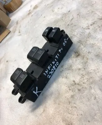 Infiniti FX Electric window control switch