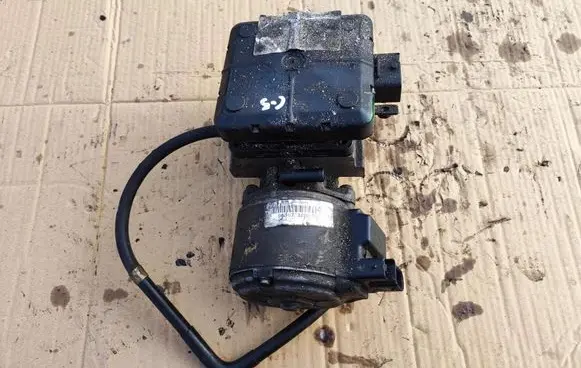 Citroen C5 Air suspension compressor/pump 9636713880