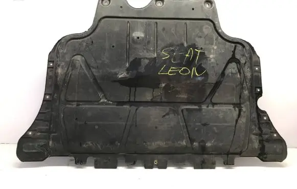 Skoda Superb B8 (3V) Engine splash shield/under tray 5Q0825236