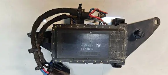BMW 5 E39 Coolant fan relay 6921354 V23143A1X10