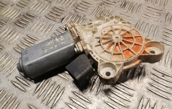 Mercedes-Benz C W203 Front door window regulator motor 2118201842