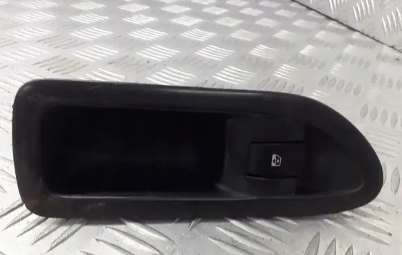 Renault Laguna II Quarter vent window switch 8200016014