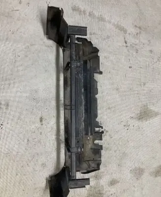 Mercedes-Benz E W212 Intercooler air channel guide 