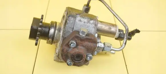 Opel Mokka Fuel injection high pressure pump 55570040 B16DTH