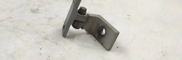 BMW 5 E60 E61 Front door lower hinge 7068078