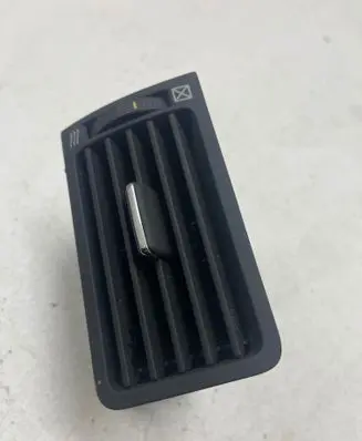 Toyota Avensis T250 Dashboard side air vent grill/cover trim TS0P5