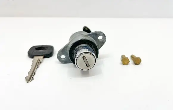 Mercedes-Benz SLC C107 Tailgate/trunk/boot lock/catch/latch A1077500485 1077500485