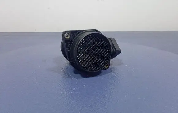 Volkswagen Golf IV Mass air flow meter 037906461C