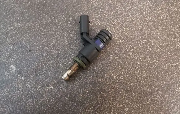 Mercedes-Benz B W245 Fuel injector A0000788749