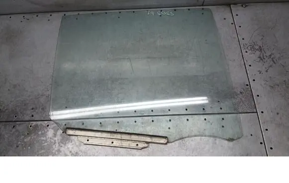 Toyota Yaris Verso Rear door window glass 
