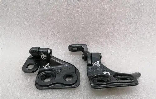 Aston Martin DB11 Front door upper hinge AD43F26811AA