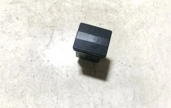 Volkswagen Golf III Windscreen/window heater switch 1h0959621