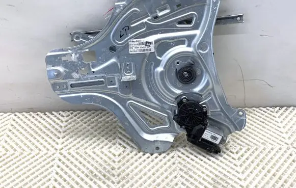 Hyundai ix35 Front door window regulator with motor 824702Y010
