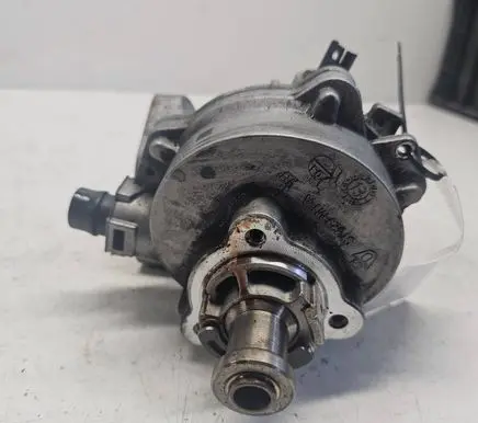 BMW 5 GT F07 Vacuum pump 11668618897
