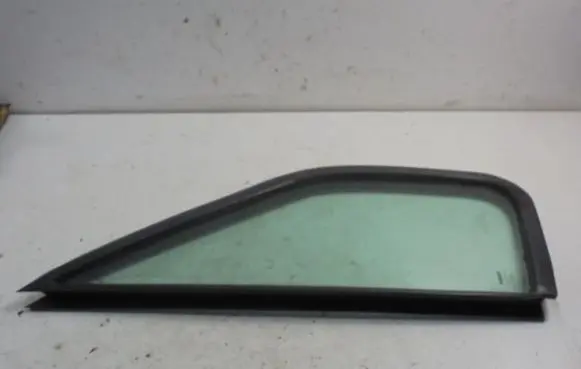 Iveco Daily 35.8 - 9 Front triangle window/glass 