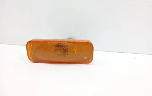 Opel Omega B1 Front fender indicator light 90457814