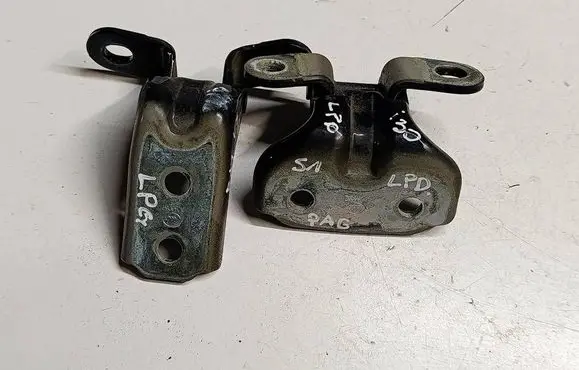 Hyundai i30 Front door lower hinge 2AS1WF74W