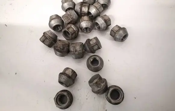 Tesla Model S Nuts/bolts 309254000B