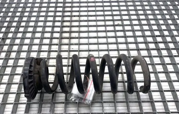 Mercedes-Benz C W205 Rear coil spring 