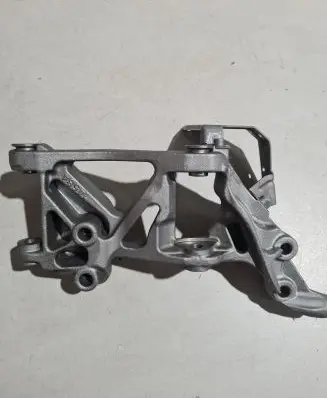 Maserati Ghibli Engine mounting bracket 14584