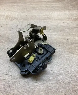 Renault Clio II Front door lock 