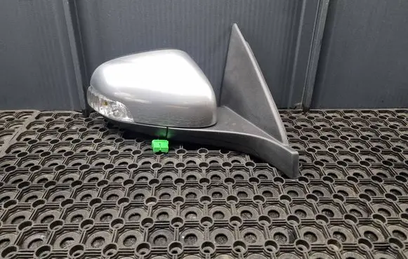 Front door electric wing mirror
