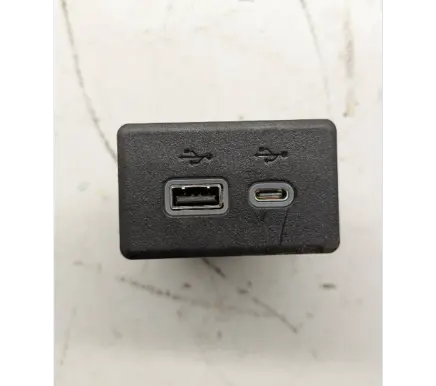 Chevrolet Tahoe USB socket connector 13529873