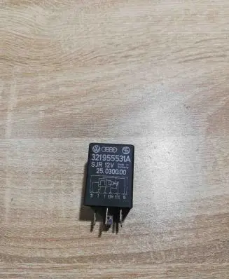Volkswagen PASSAT B4 Other relay 321955531A