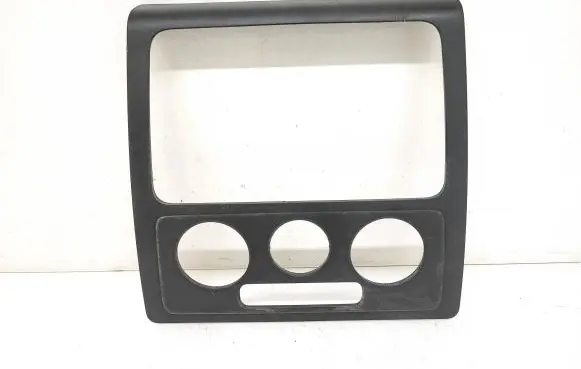 Radio/GPS head unit trim