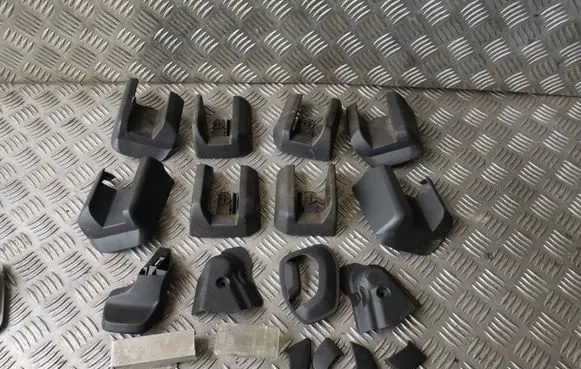 Volvo XC70 Front driver seat rail trim 30662550 30662555 30675580