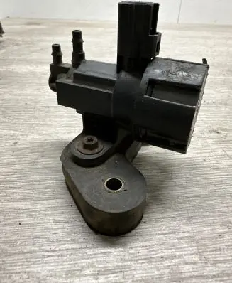 Ford Focus Vacuum valve 3986811