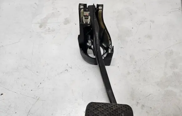 Mercedes-Benz E W212 Brake pedal A2042902001 ZGS009