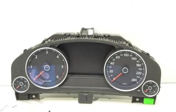 Volkswagen Touareg II Speedometer (instrument cluster) 7P6920882