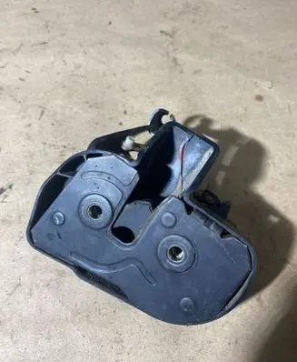 Volkswagen Transporter - Caravelle T5 Sliding door lock 7H0843604