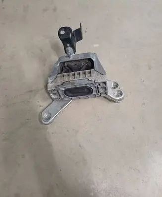 Audi A3 S3 8L Engine mount bracket IJ0199262