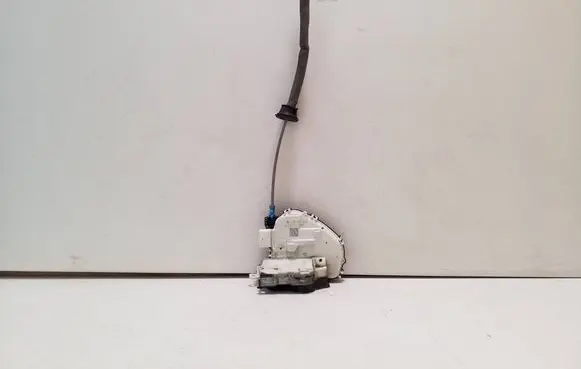 Audi Q2 - Front door lock 8X2837015D