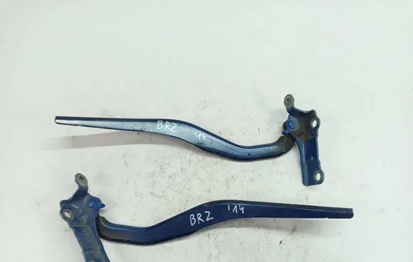 Engine bonnet/hood hinges